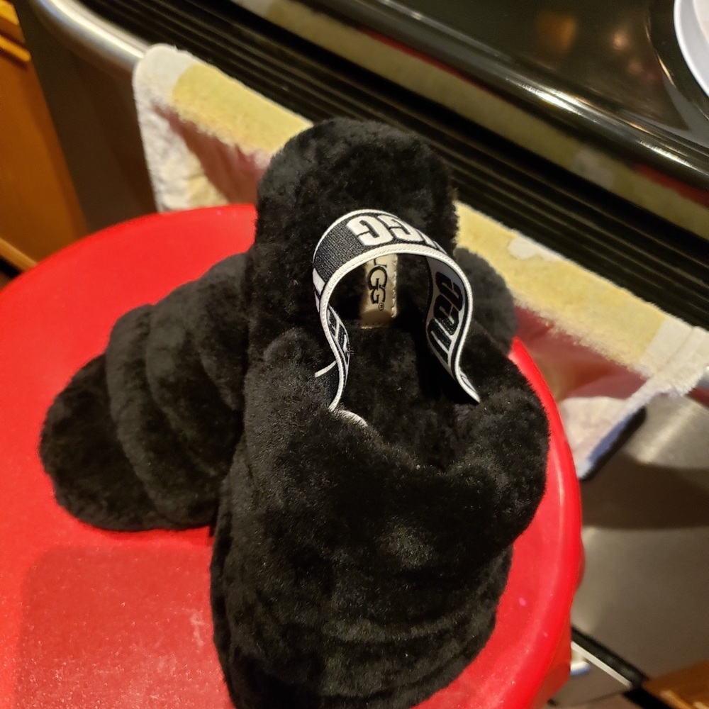 Youth UGG Slippers size 2 Black